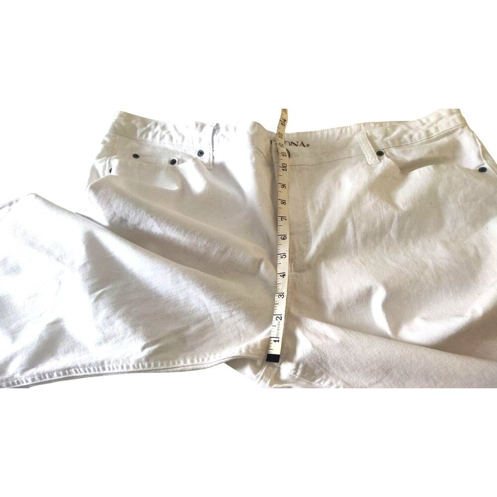 Merona Women's White Capri Pants Size 22W Stretch Cotton-Spandex Blend-Sm Stain - Picture 9 of 11